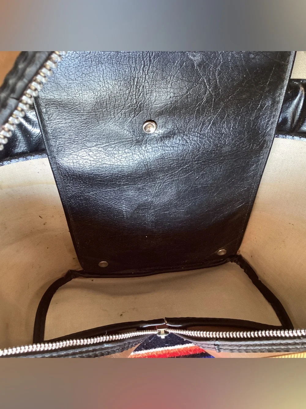 Vintage leather travel duffel bag with talon zippers - Picture 7 of 11